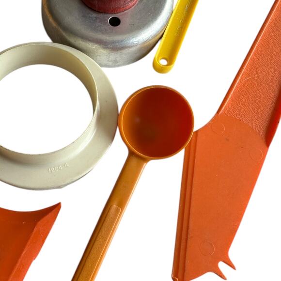 Vintage Tupperware Kitchen Accessories Lot of 15 - Picture 4 of 14